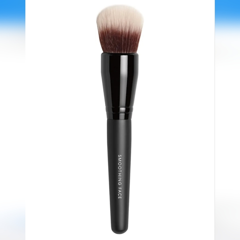 bareMinerals Smoothing Face Foundation Brush. New In Sealed Packaging.